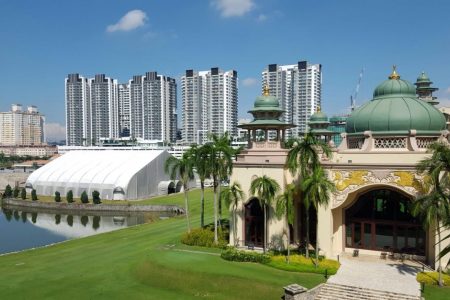 Percutian Yang Di Taja Oleh Shaklee, The Palace of Golden Horses