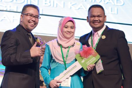 Menerima Anugerah Bonus Kereta Di “Shaklee National Conference” 2015