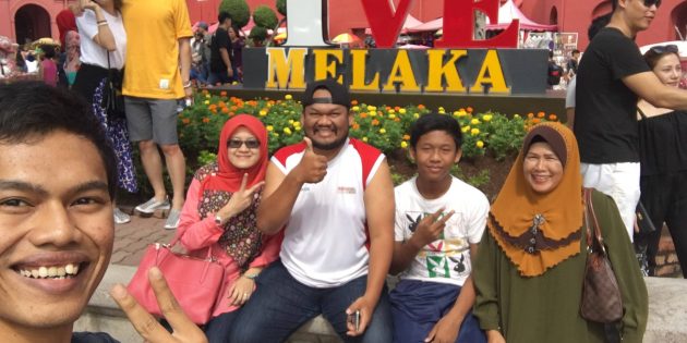 Jalan-Jalan Melaka dengan Family Mertua